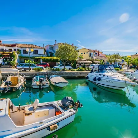 In Klanice Dobrinj, Island Krk * Dobrinj